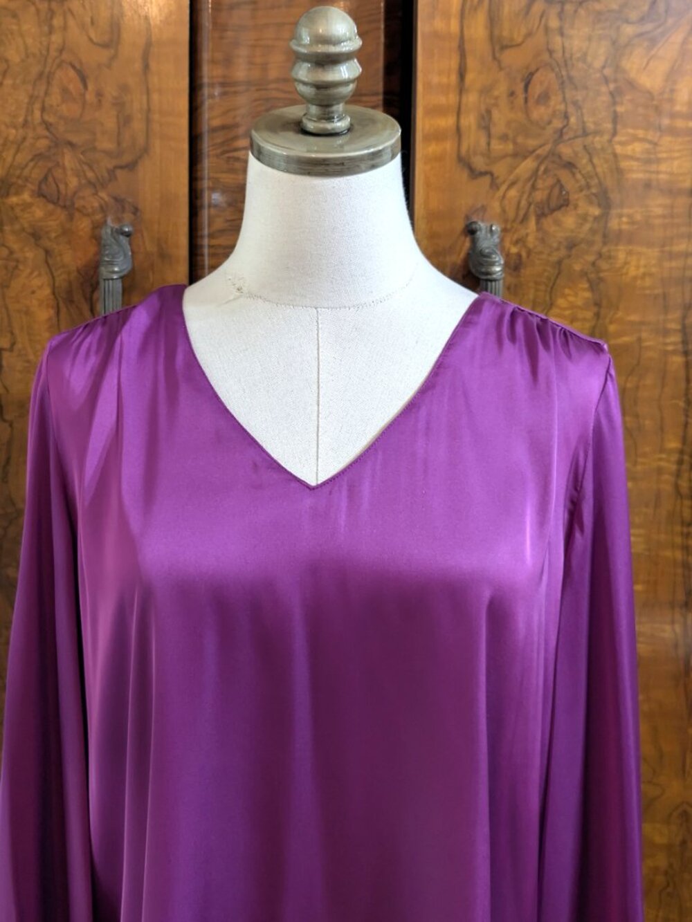 Boston Proper V-Neck Charmeuse Blouse M Solid Purple Satin Career Luxurious - Picture 4 of 7